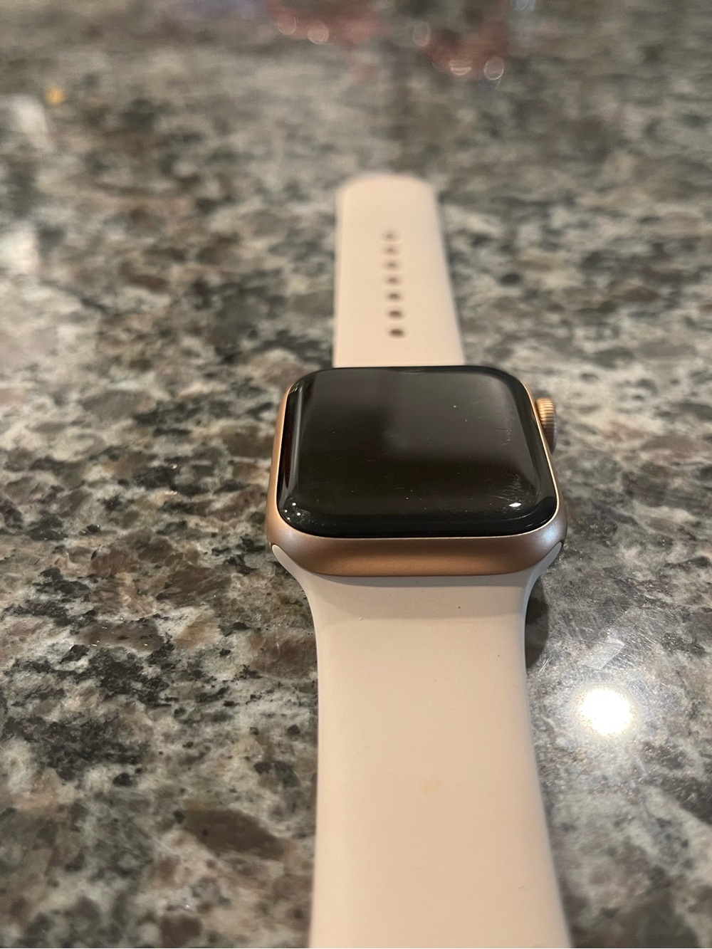 Apple Watch, Series 5, 40mm, Rose Gold - Picture 4 of 8